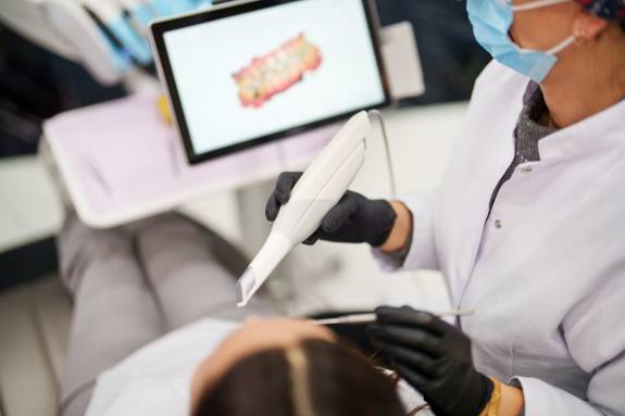 Intraoralscanner in Behandlung