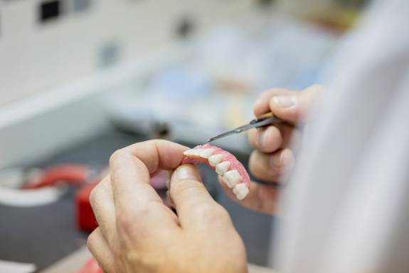 Zahnersatz wird hergestellt