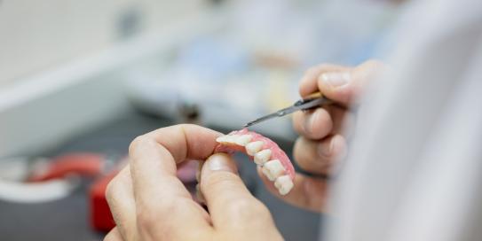 Zahnersatz wird hergestellt