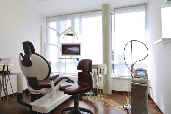 Behandlungszimmer der Zahnarztpraxis Dr. Steinhaus